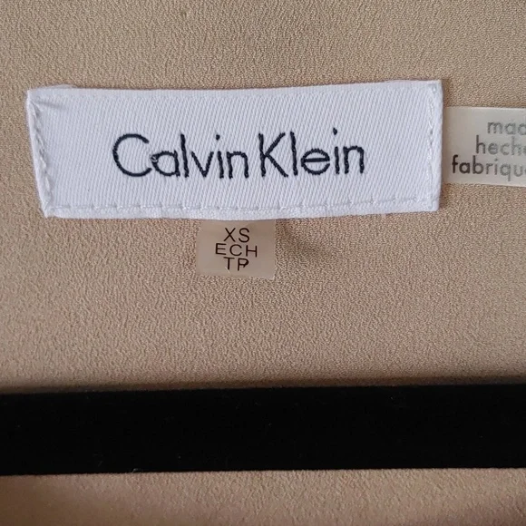 Calvin Klein Textured Gold Embellished 3/4" Flowy Sleeve Blouse Sz XS Luxurious - Picture 2 of 6